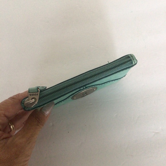 FOSSIL BLUE GREEN LEATHER ZIPPERED CARD CASE - Picture 10 of 13